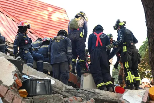 
				Sobe para 224 o número de mortos em terremoto na Colômbia
			
			
