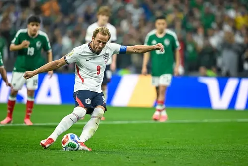 
				Técnico da Inglaterra detona arbitragem sul-americana na Copa: 'Não dá'
			
			