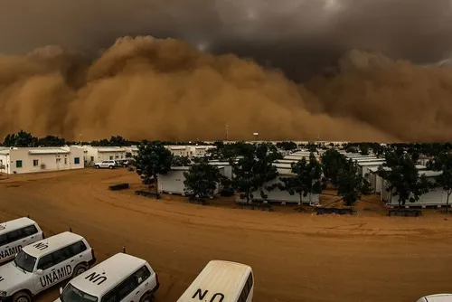 
				Tempestades de areia se intensificam e desafiam saúde pública e economia
			
			