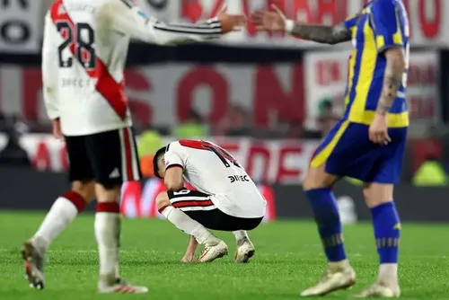 
				Torcida do River Plate protesta e pede Ramón Díaz após crise
			
			