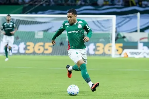
				Vitor Roque amplia jejum e completa cinco meses sem marcar
			
			