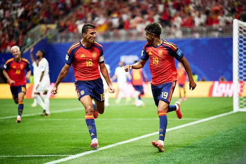 
				Yamal e Cristiano Ronaldo ficam frente a frente por vaga nas quartas
			
			