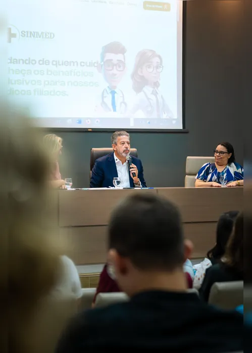 
				Arthur Lira participa de encontro com médicos no Sinmed/AL e ouve reivindicações da categoria
			
			