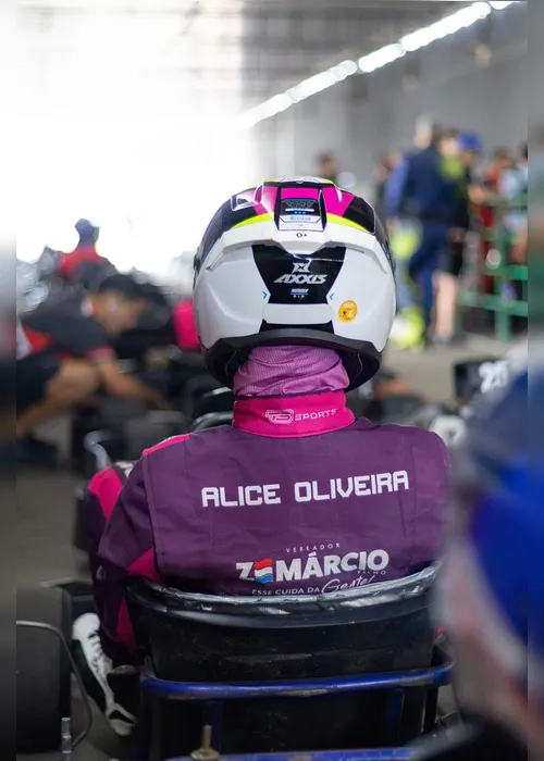 
				Conheça a alagoana de 21 anos que conquistou o título da Rookie no kart
			
			