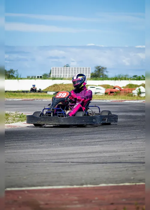 
				Conheça a alagoana de 21 anos que conquistou o título da Rookie no kart
			
			