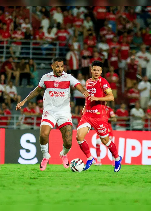 
				Assista aos melhores momentos: CRB vence Vila Nova e não perde há quatro jogos: 2 a 0
			
			