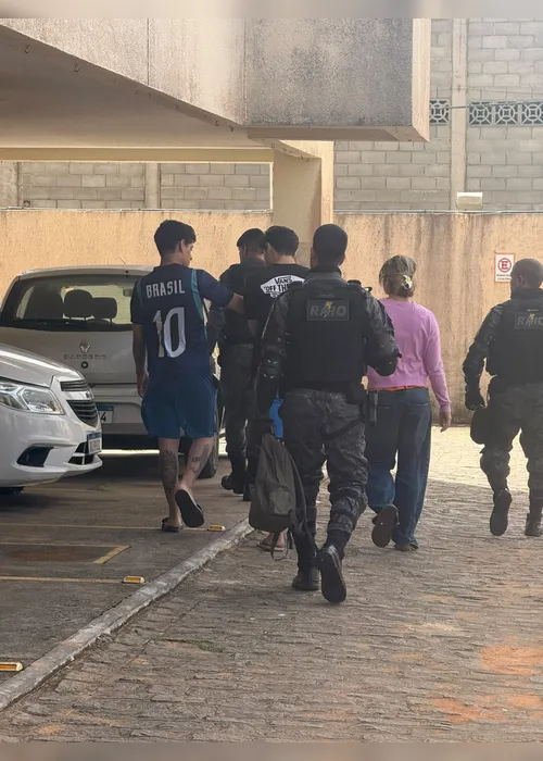 
				Denúncia de violência doméstica leva à prisão de dois homens por tráfico de drogas no São Jorge
			
			