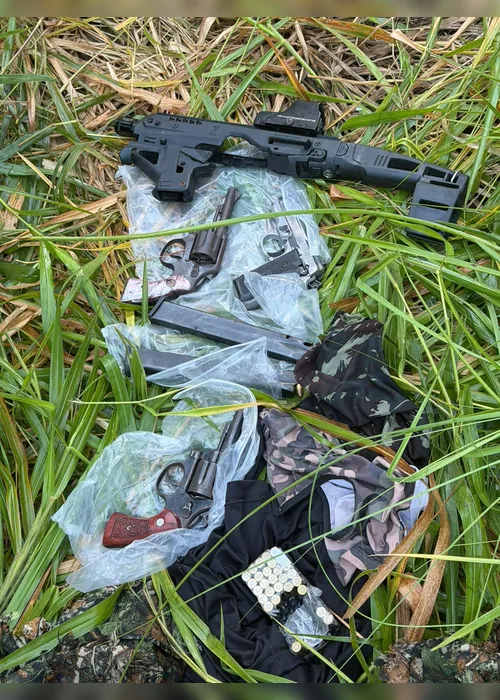  Grupo armado e com roupas camufladas é alvo da PM; suspeito morre em confronto no Benedito Bentes 