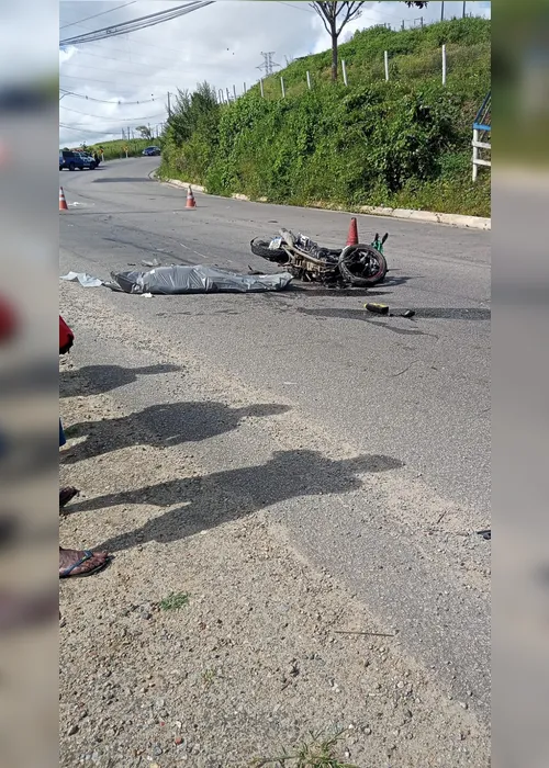 
				Homem morre após colisão entre moto e van na Ladeira da Chesf, em Rio Largo
			
			