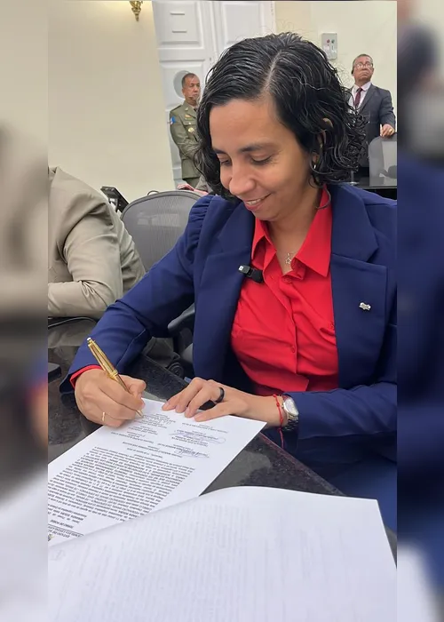
				Jornalista Élida Miranda assume como deputada após licença de Silvio Camelo
			
			