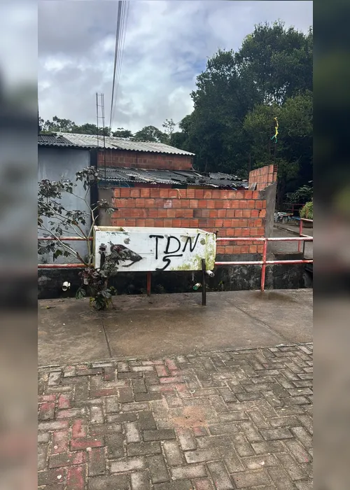
				PC apreende armas e desmonta câmeras usadas por criminosos para vigiar polícia em Maceió
			
			