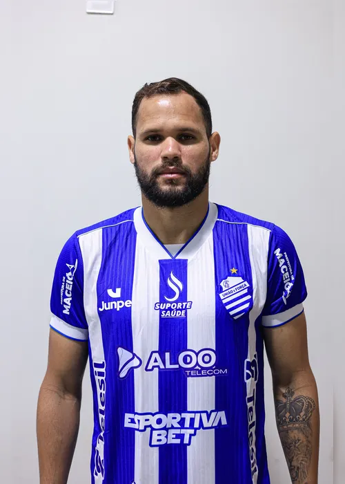 
				Recém-chegado, Alan James vive expectativa de estrear pelo CSA em jogo decisivo
			
			