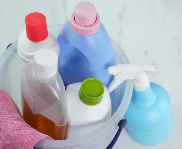 Anvisa determina retirada de circulação de 12 produtos de limpeza