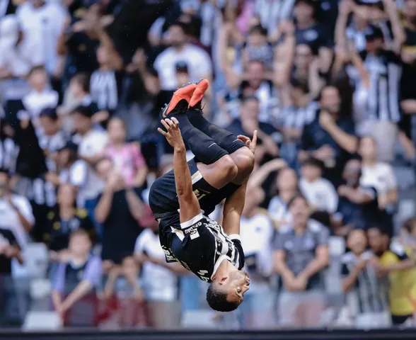 Atlético-MG vence Grêmio por 3 x 0 com 2 de Cuello e falha de Weverton