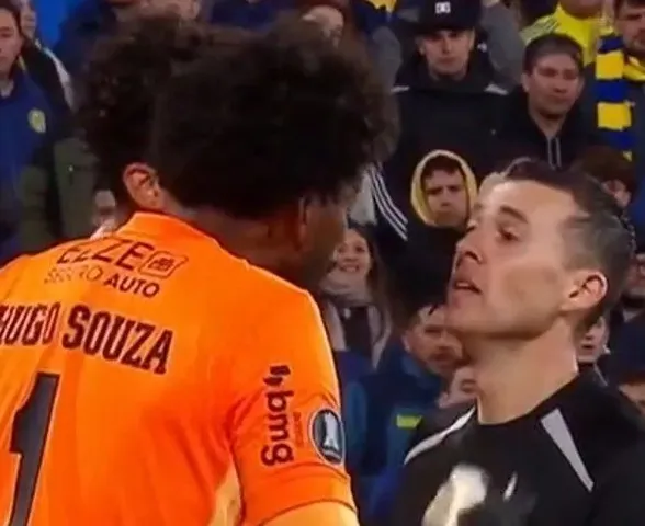 Corinthians repudia atos de racismo contra Hugo Souza na Libertadores