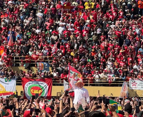 Em ato, Lula ataca a direita, defende terras raras e fala em eleger maioria no Congresso