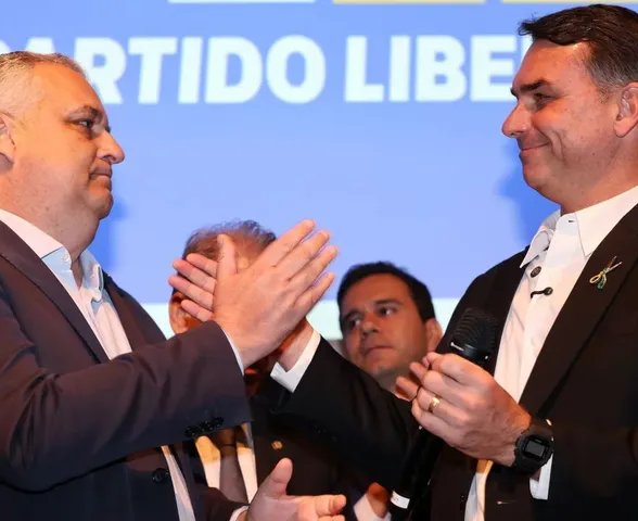 Flávio explica por que desistiu de vice mulher e escolheu Alfredo Gaspar
