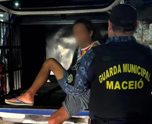 Guarda Municipal prende suspeito de furtar bolsa de idosa em gabinete ligado à Câmara de Maceió
