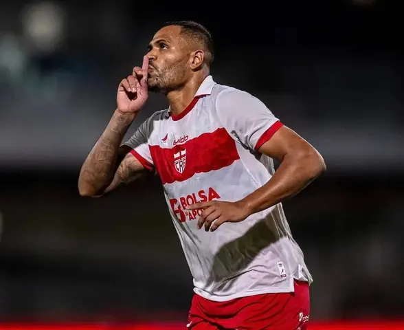 Mikael marca pelo quarto jogo seguido e amplia vantagem na artilharia da Série B