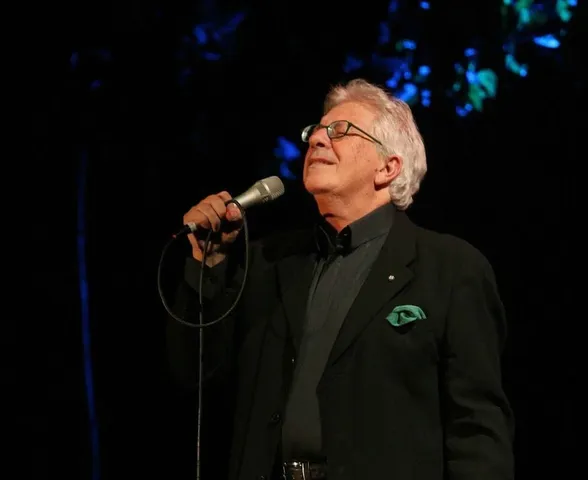 Morre o cantor Peppino di Capri, do sucesso Champagne, aos 86 anos