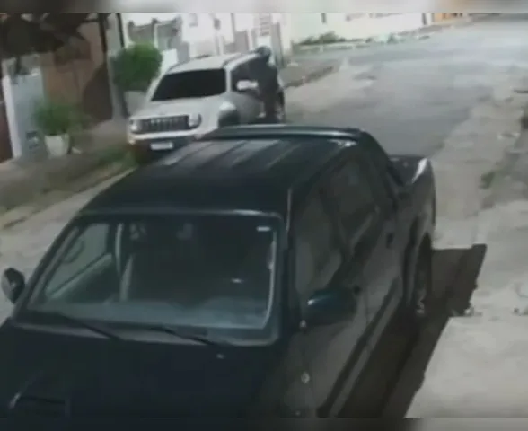 Polícia aponta que suspeito planejou furto de Jeep e tenta recuperar veículo