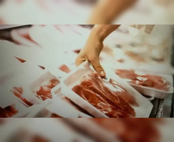 Segurança detém suspeito após furto de carne e macarrão em supermercado no Farol
