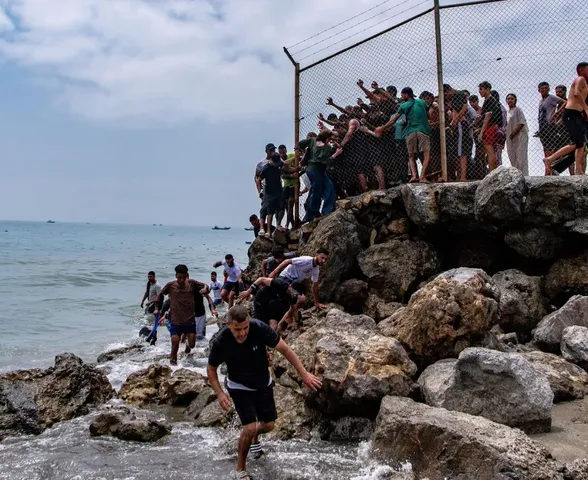 Sobe para 100 número de migrantes mortos em travessia até Ceuta
