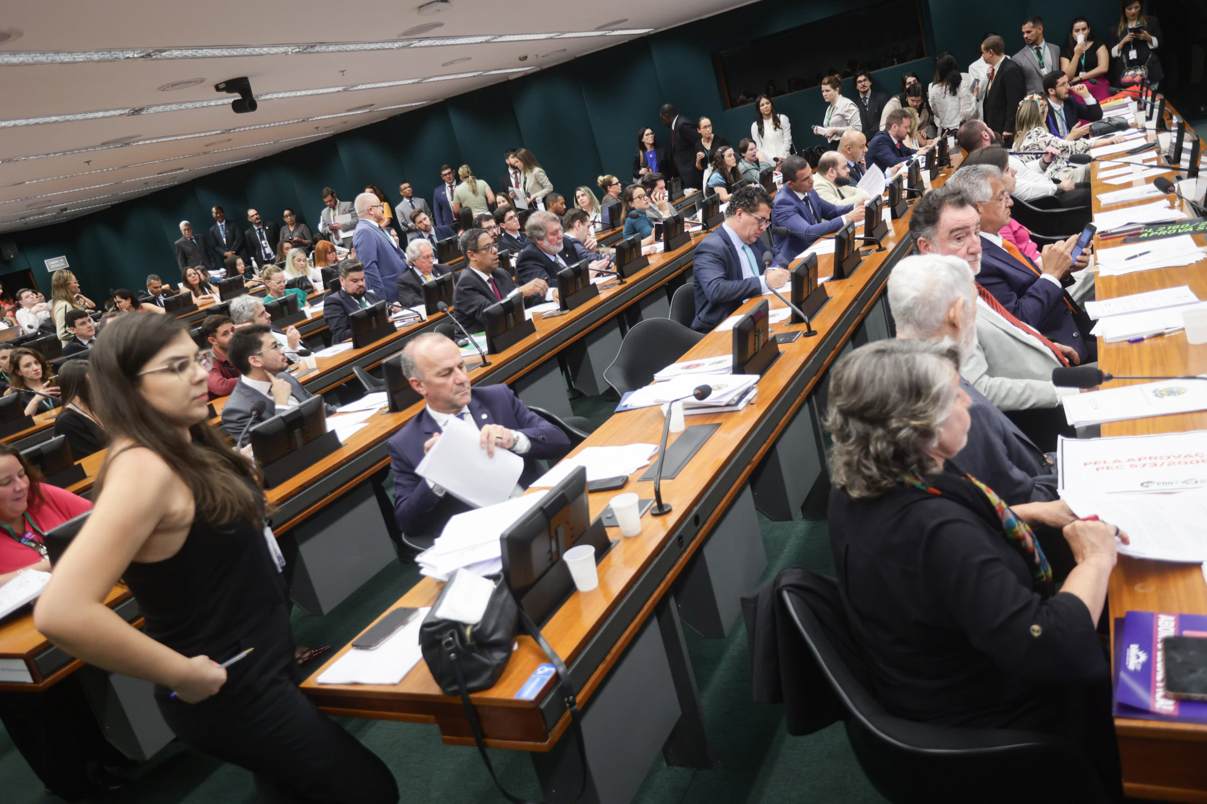 Câmara instala comissão da PEC que reduz maioridade penal