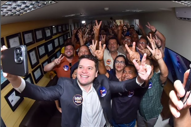 Candidato anti-sistema, Davi promete revelar quem quer tirá-lo do jogo