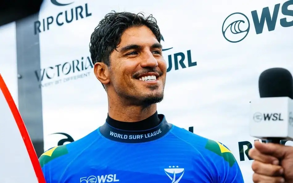 Gabriel Medina sofre corte na cabeça antes de etapa da WSL