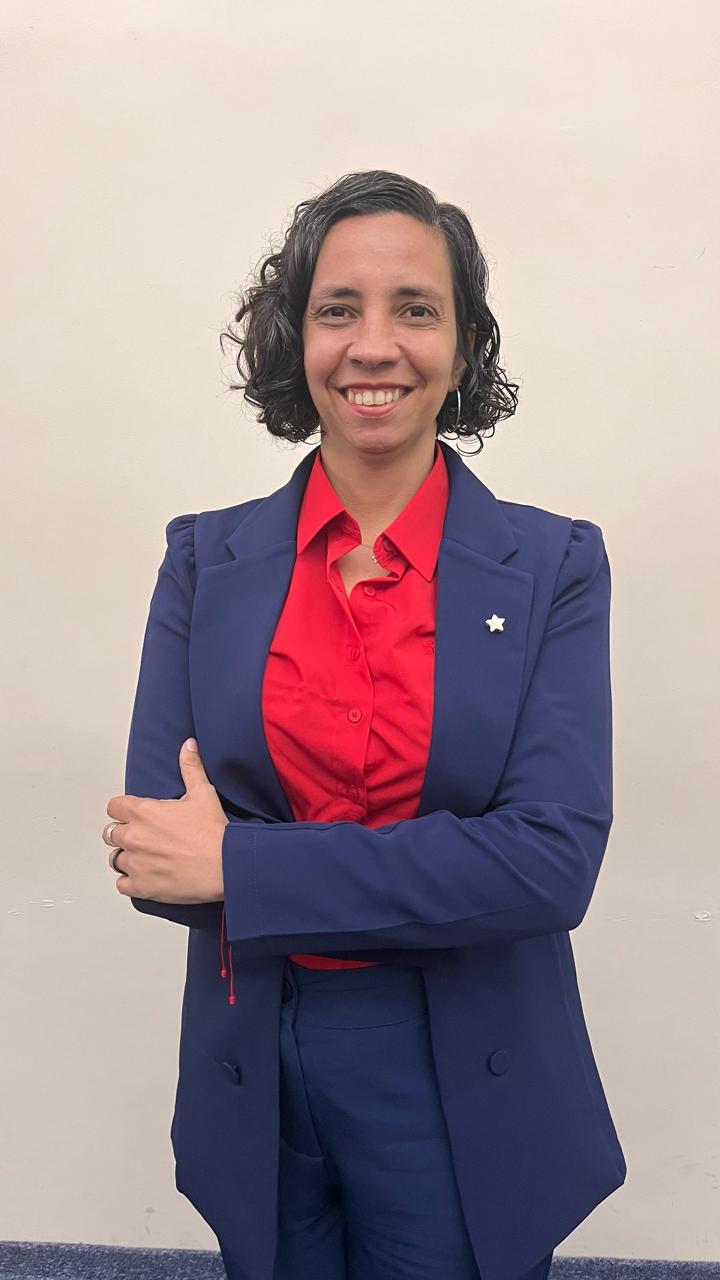 Jornalista Élida Miranda assume como deputada após licença de Silvio Camelo