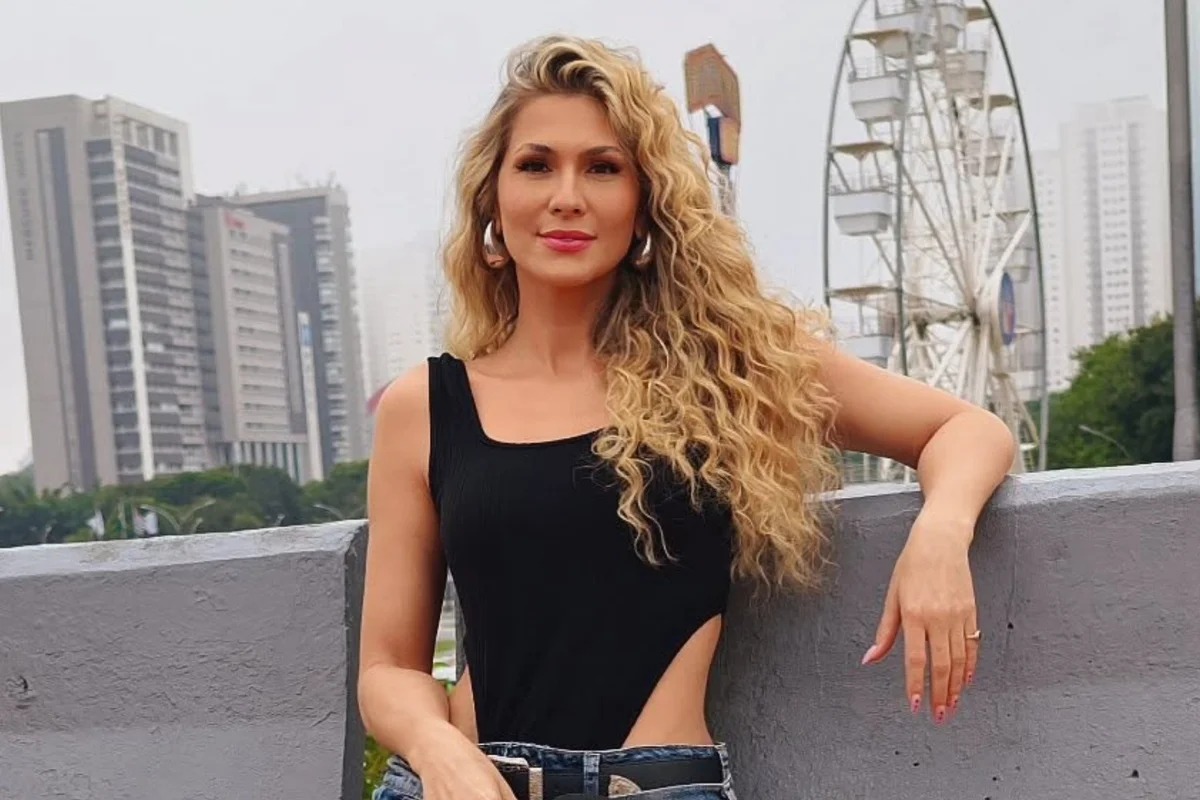 Lívia Andrade se diverte com perrengue chique após balada em Ibiza. Assista ao vídeo
