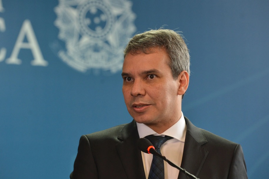 Ministro da Justiça de Lula balança no cargo