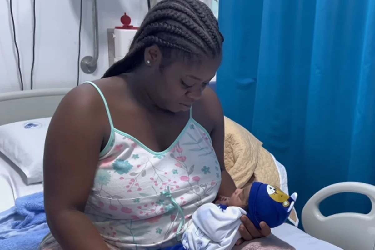 Mulher dá à luz bebê logo após terremoto na Colômbia
