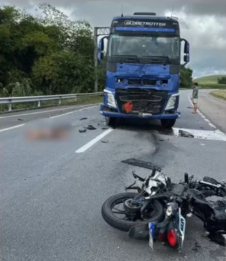 Mulher é morta a facadas em Jundiá; ex-marido suspeito morre após colisão com carreta