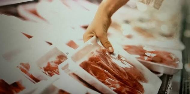 Segurança detém suspeito após furto de carne e macarrão em supermercado no Farol
