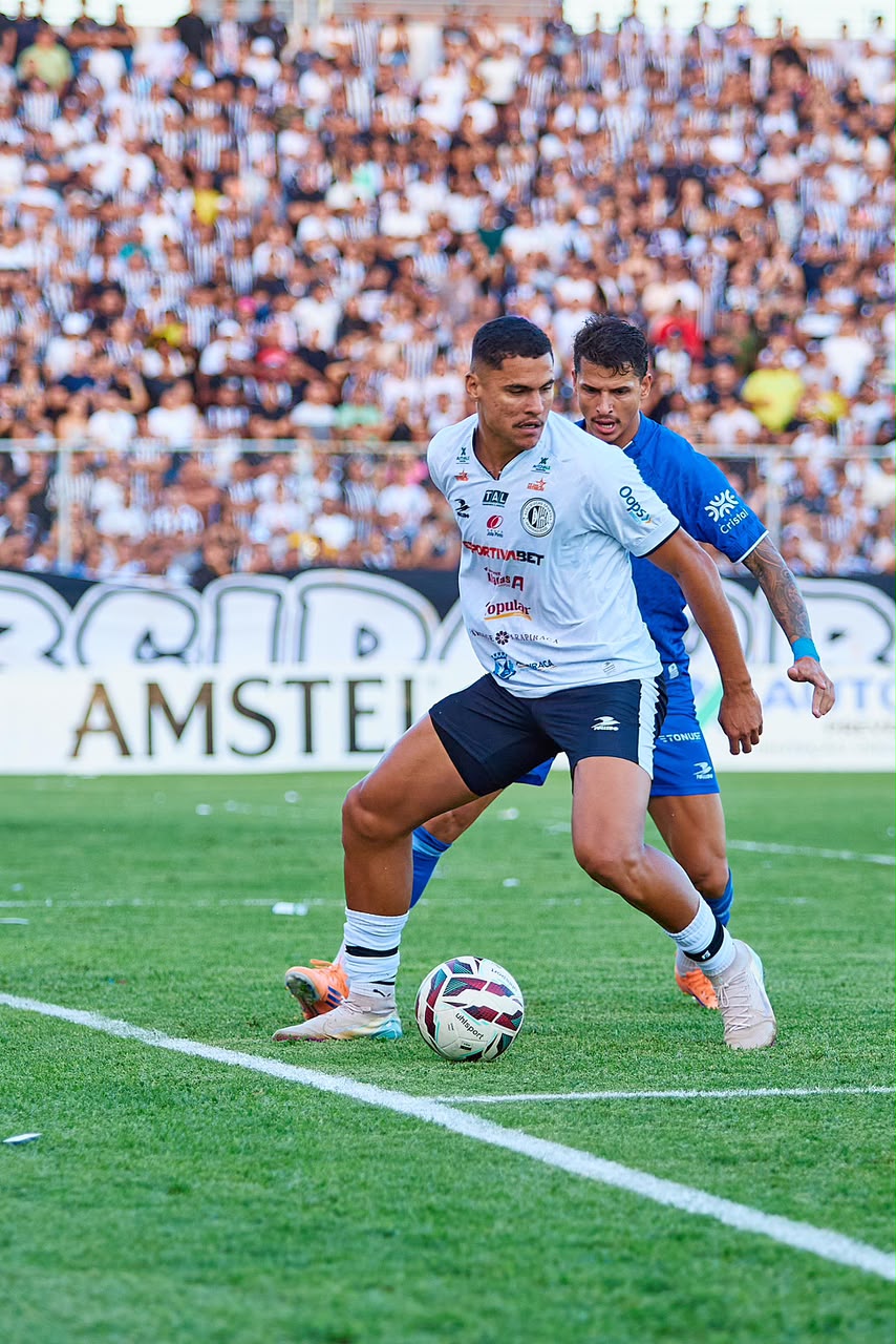 Vitória encaminha contratação de Alex Bruno, destaque do acesso do ASA
