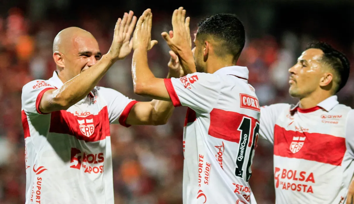 CRB domina o América-MG, vence com gols nos dois tempos e se consolida no G-6: 3 a 1