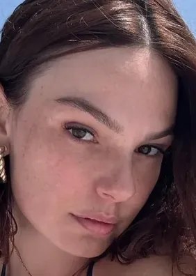 Isis Valverde diz se arrepender de tatuagem: 'É uma merda'