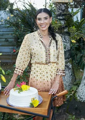 Lucília dos Anjos brinda aniversário em deliciosa tarde italiana
