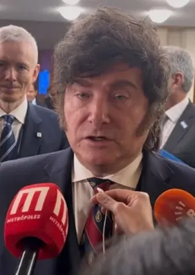 Milei diz esperar mudança no Brasil: "Curso socialista decadente". Veja vídeo