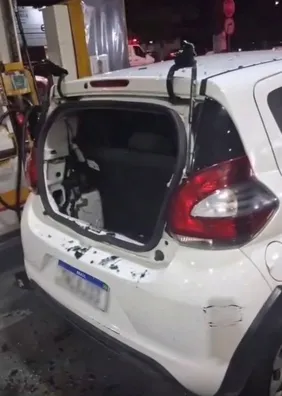 Torcedores do CRB quebram carro de motorista por aplicativo que levava torcedores do CSA ao estádio