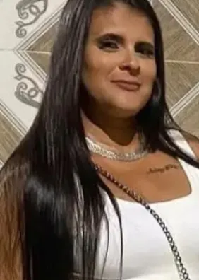 Mulher morta a tiro por PM durante abordagem é enterrada em Maceió; prima diz: “Foi muita covardia”