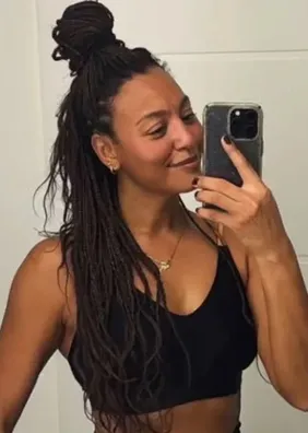 Sheron Menezzes encanta fãs com visual musculoso na academia; veja