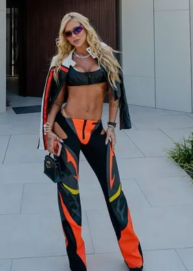 Virginia usa outfit apresentado em desfile de Berlim no GP da Espanha