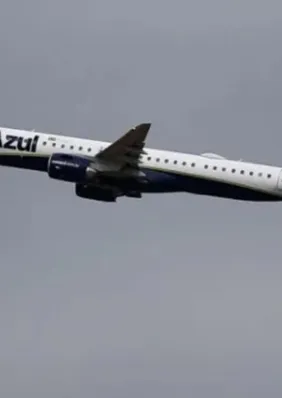 Avião é atingido por raio durante voo e assusta passageiros