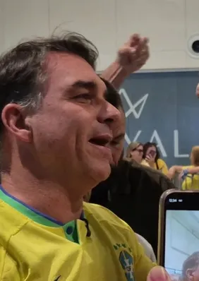 Flávio aciona TSE contra alegação de que é contra reajuste do Bolsa Família