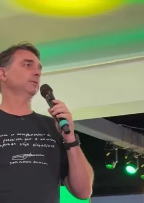 PL busca fiscais de urna após Flávio Bolsonaro pedir "gente nossa" no país