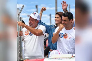 Arthur Lira, JHC e Marina fazem carreata pelas ruas de Delmiro Gouveia