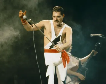 80 anos de Freddie Mercury: saiba as canções mais tocadas no Brasil